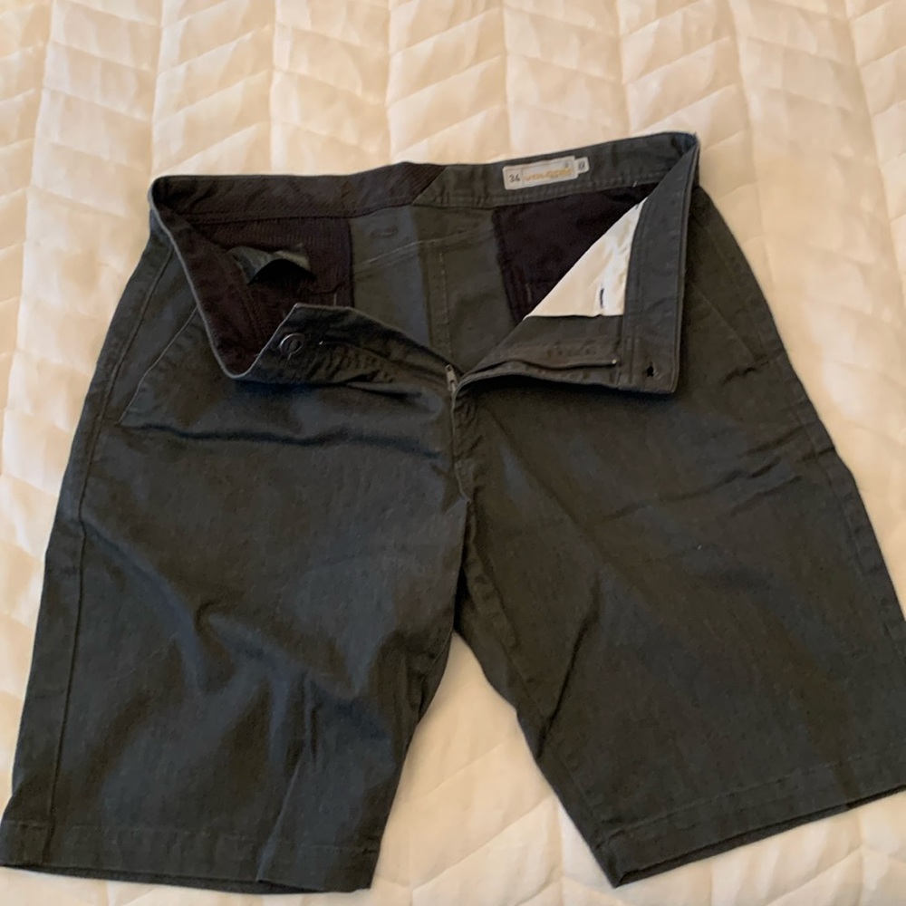 Volcom men’s shorts size 34